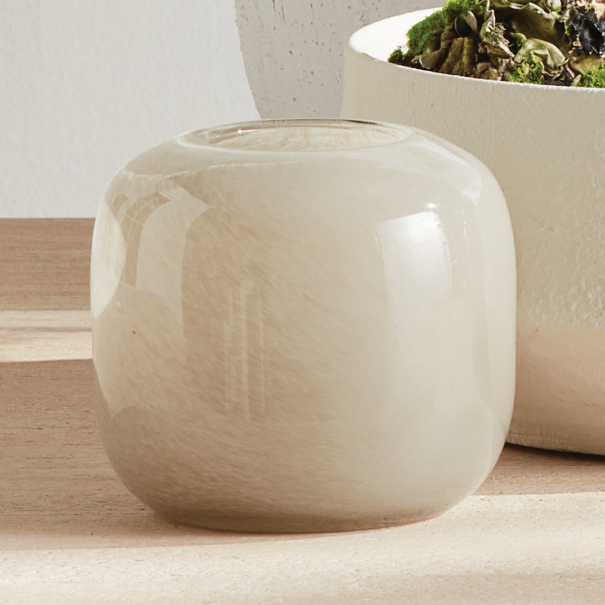 Vase in White-Ivory by Jeid Studio