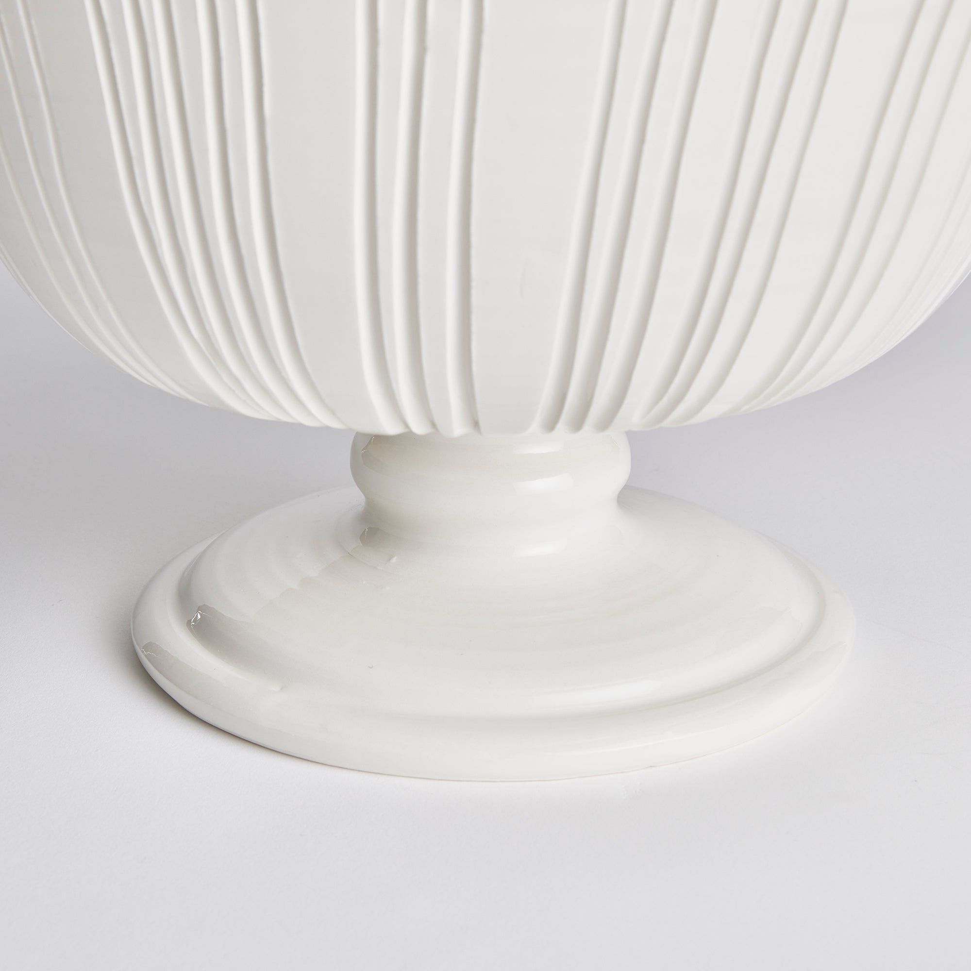 Vase in White-Ivory by Jeid Studio