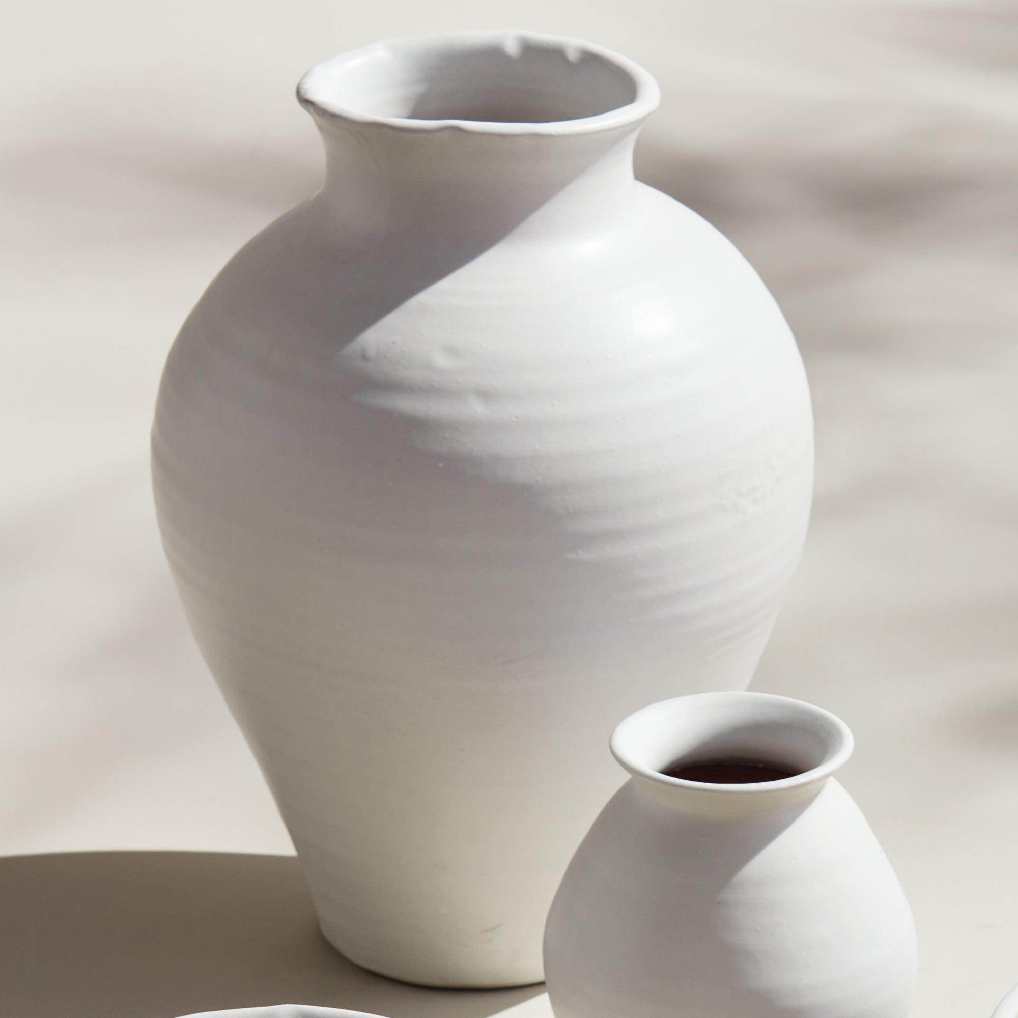 Vase in White-Ivory by Jeid Studio