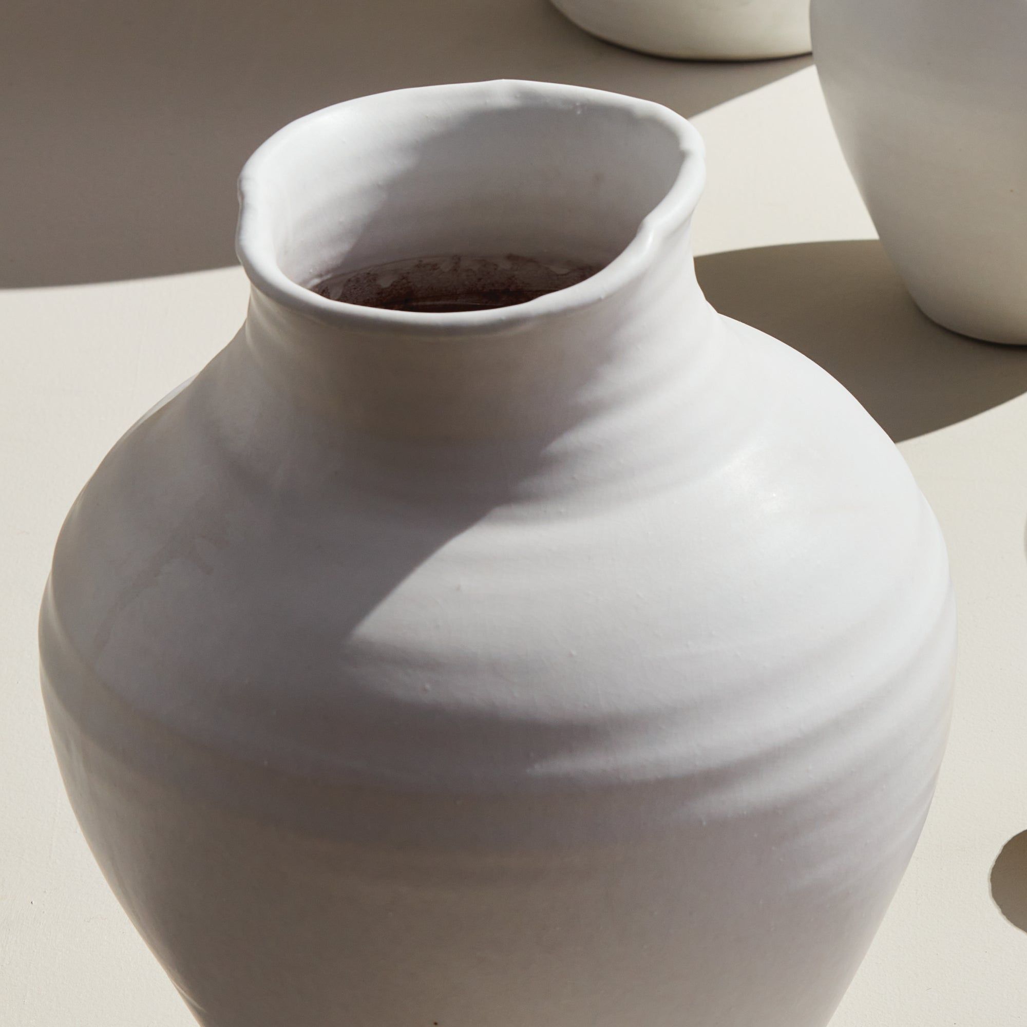 Vase in White-Ivory by Jeid Studio