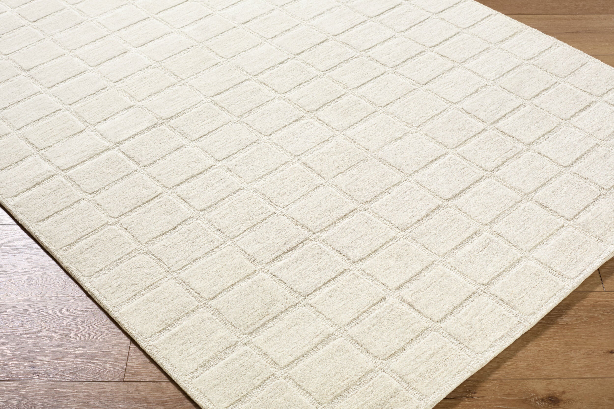 Rug in White-Ivory by Jeid Studio