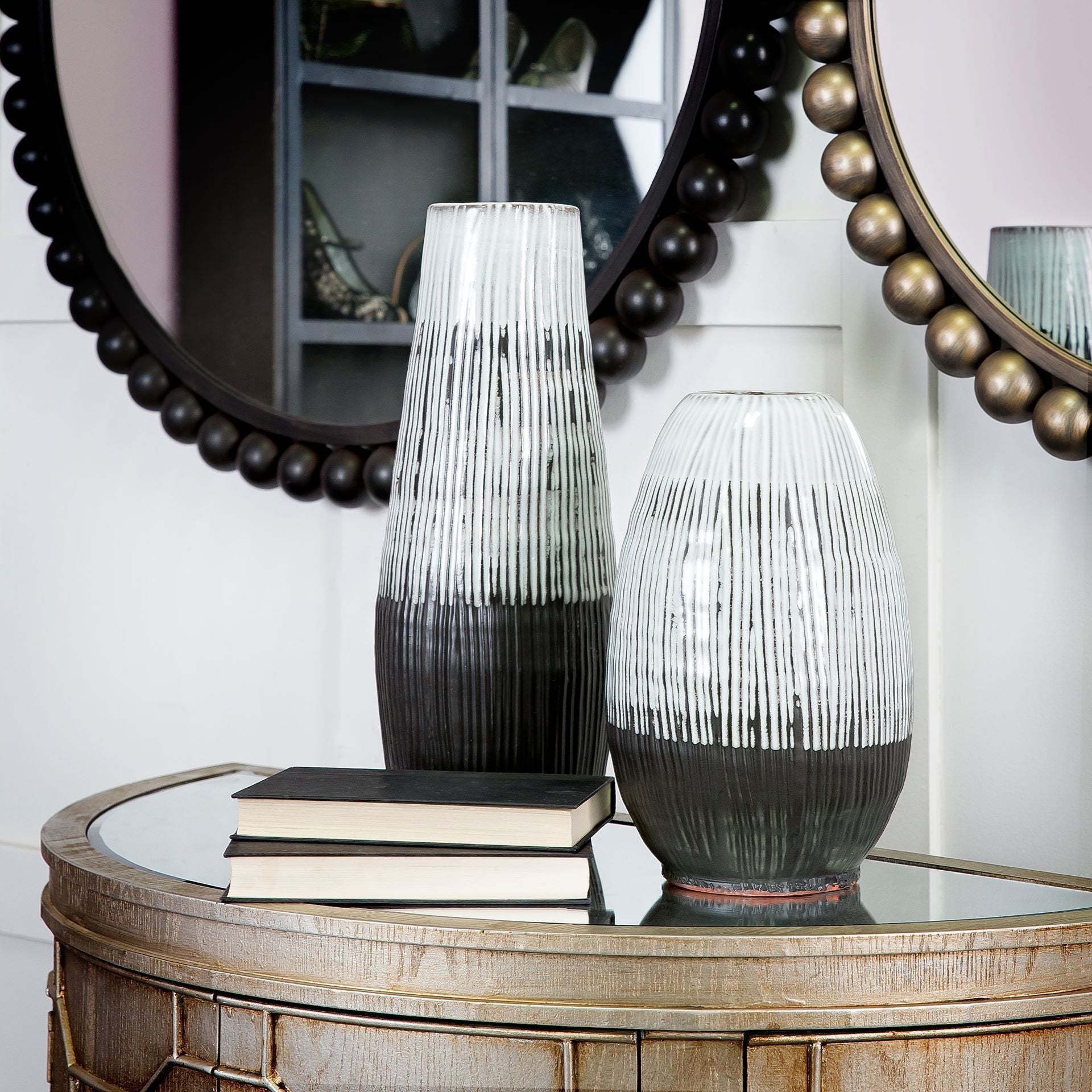 Vase in Grey-Black by Jeid Studio