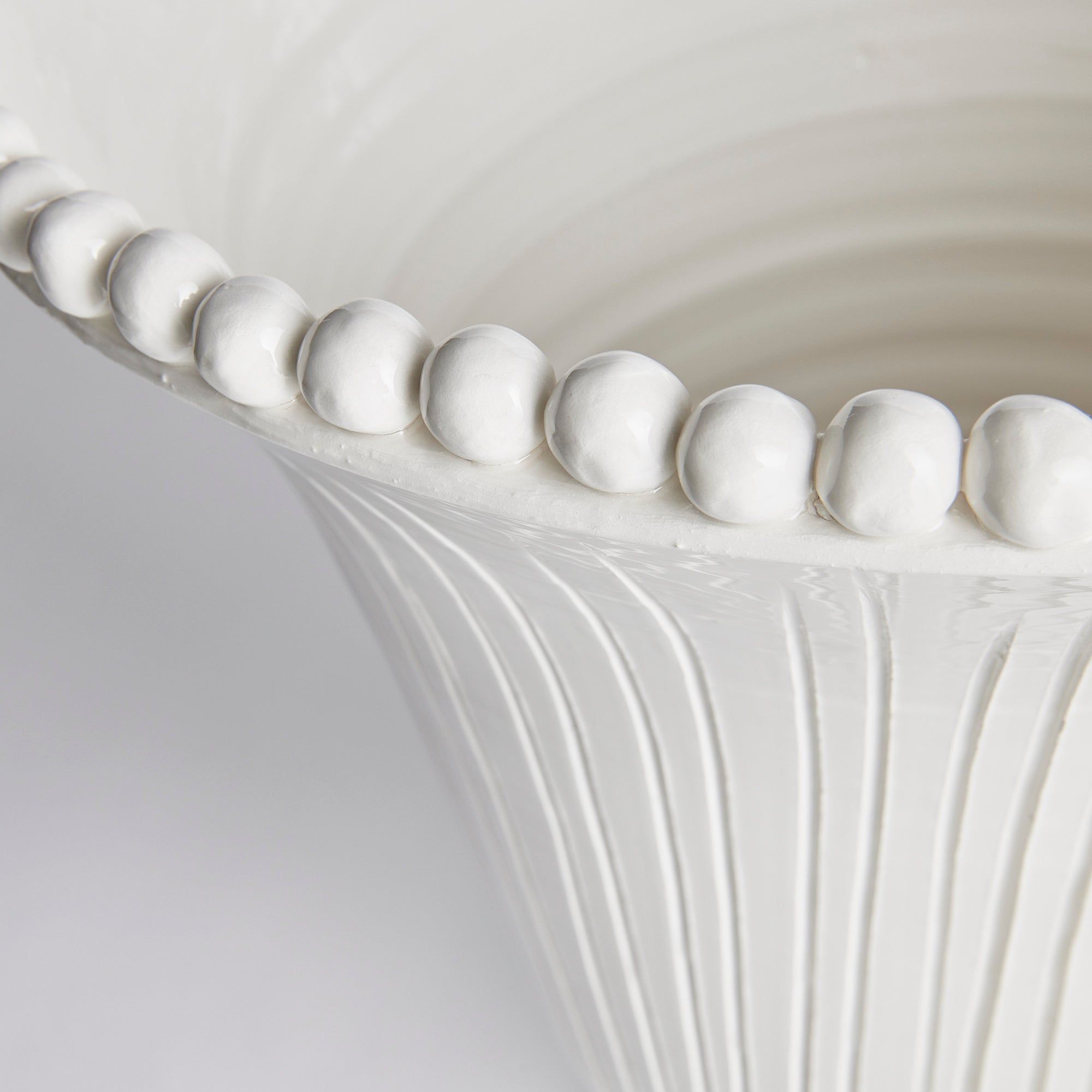 Vase in White-Ivory by Jeid Studio