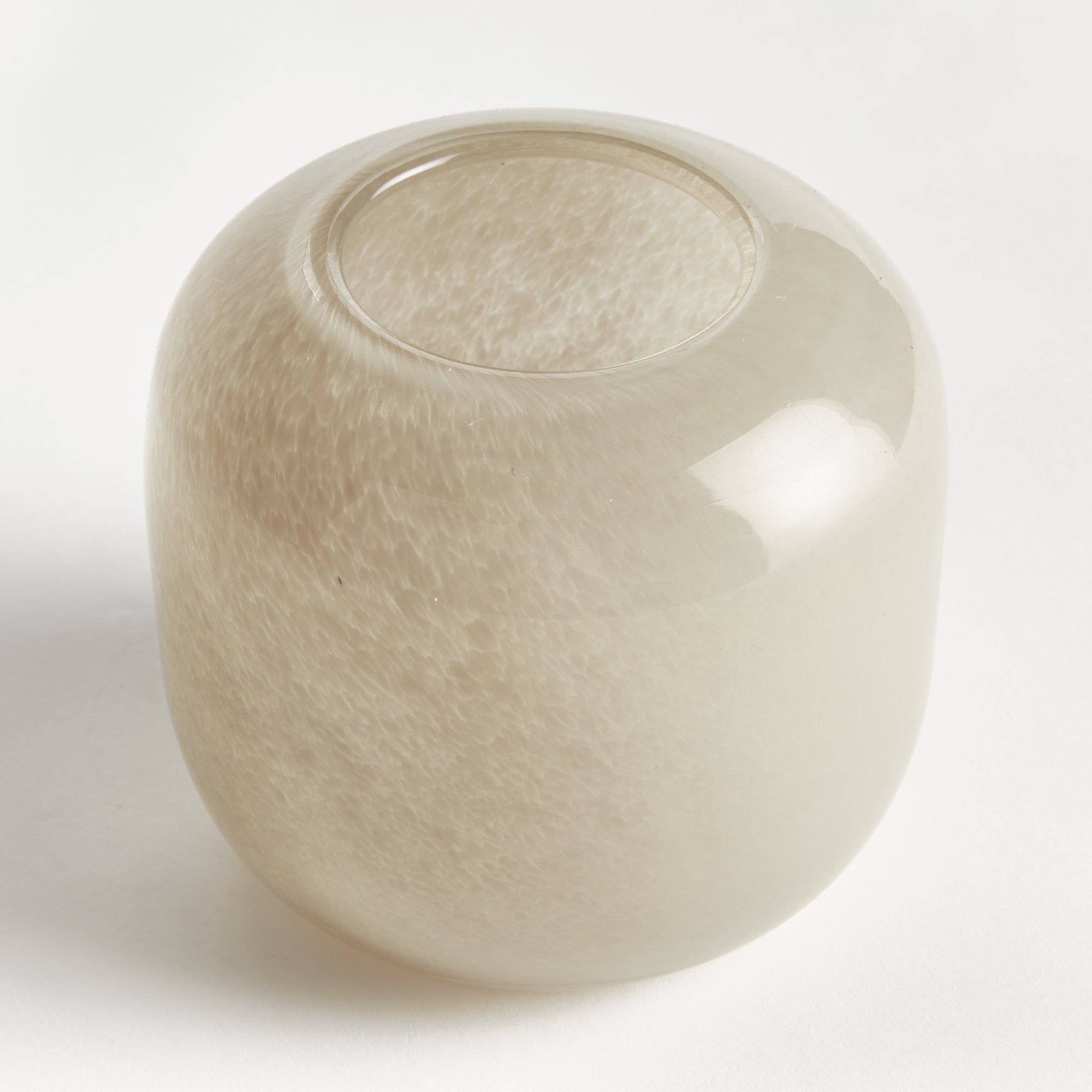 Vase in White-Ivory by Jeid Studio