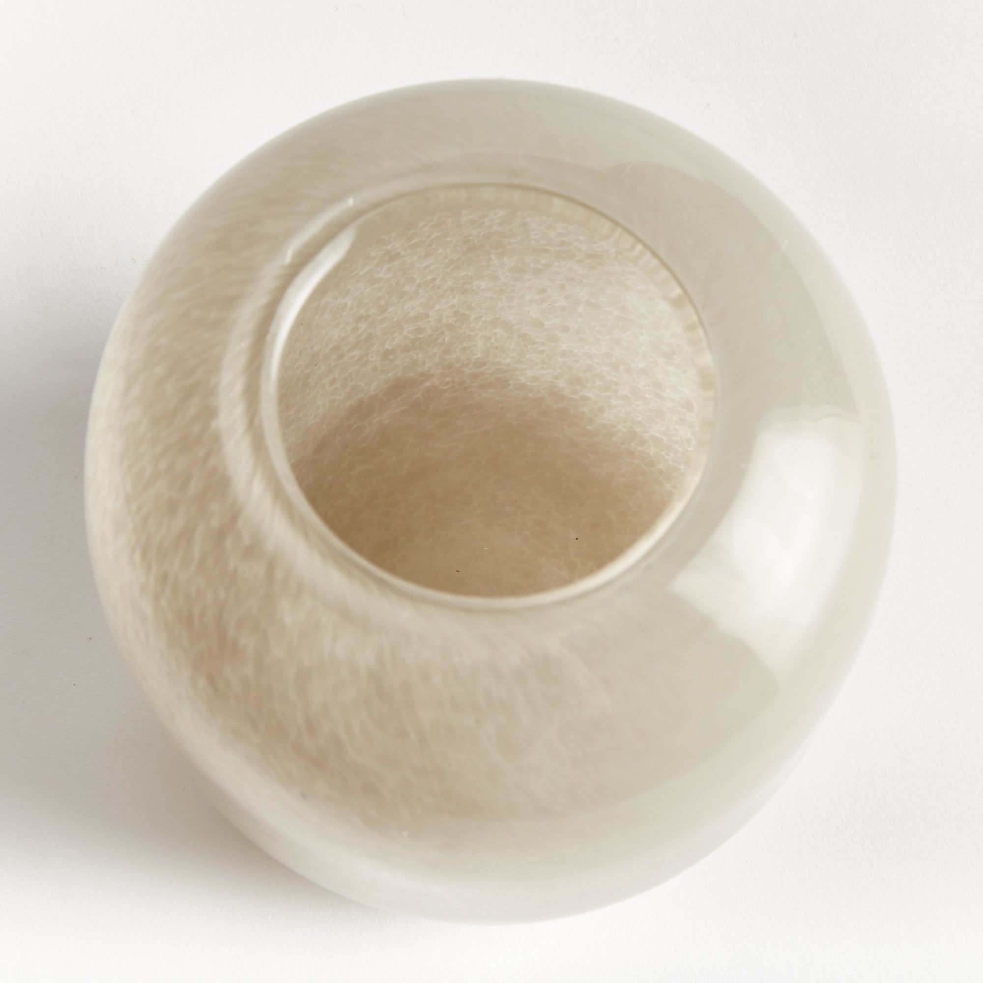 Vase in White-Ivory by Jeid Studio